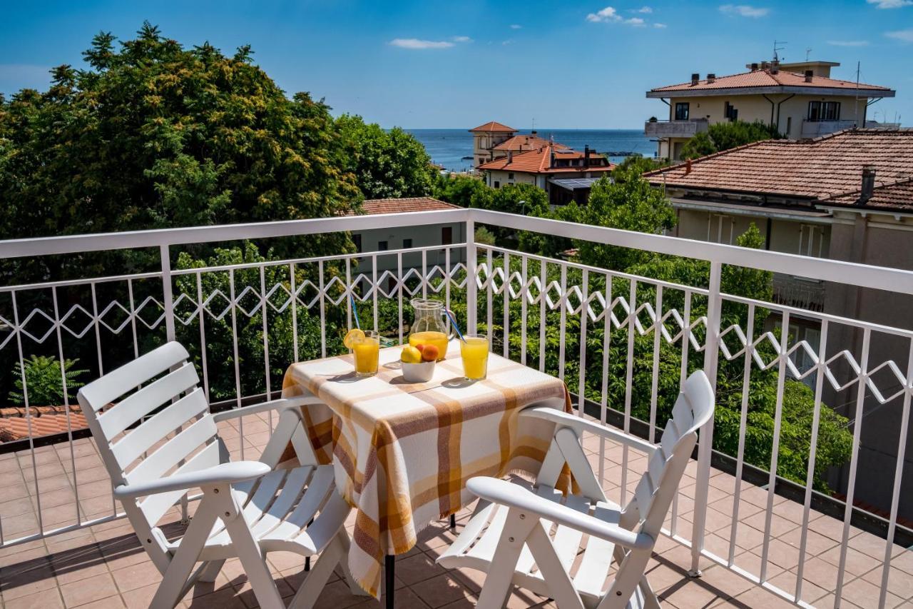 Hotel Villa Dei Fiori - Sul Mare Con Piscina Визербелла Экстерьер фото